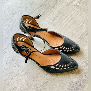 Clark's Artisan Black Dress Shoes w/ Heels 9.5